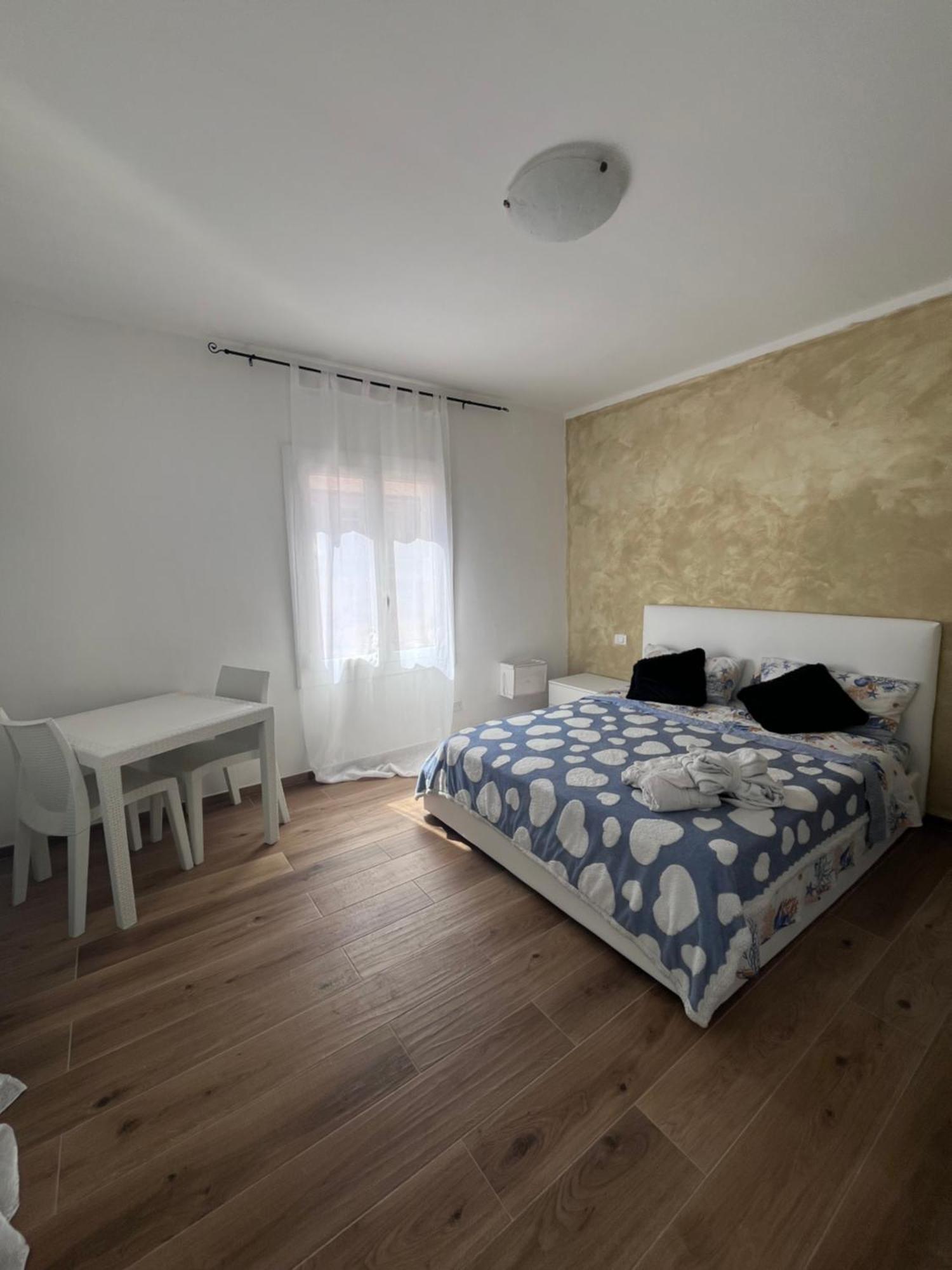 La Casa Del Giglio Hotel อัลเบงกา ภายนอก รูปภาพ