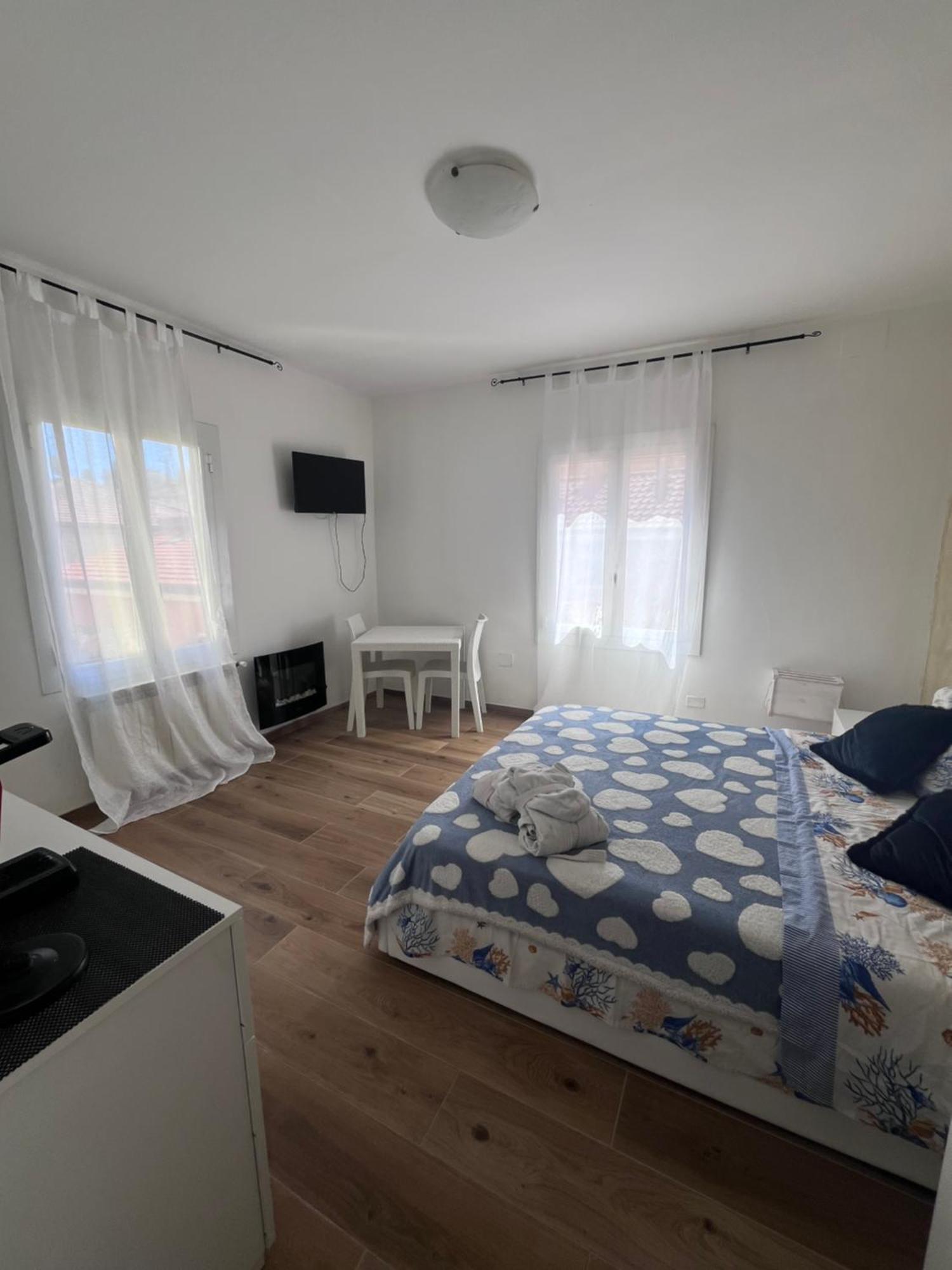 La Casa Del Giglio Hotel อัลเบงกา ภายนอก รูปภาพ