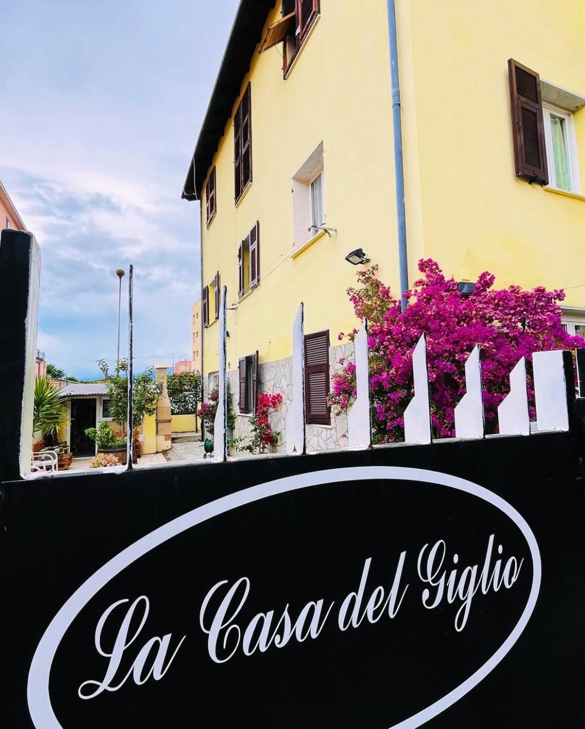 La Casa Del Giglio Hotel อัลเบงกา ภายนอก รูปภาพ